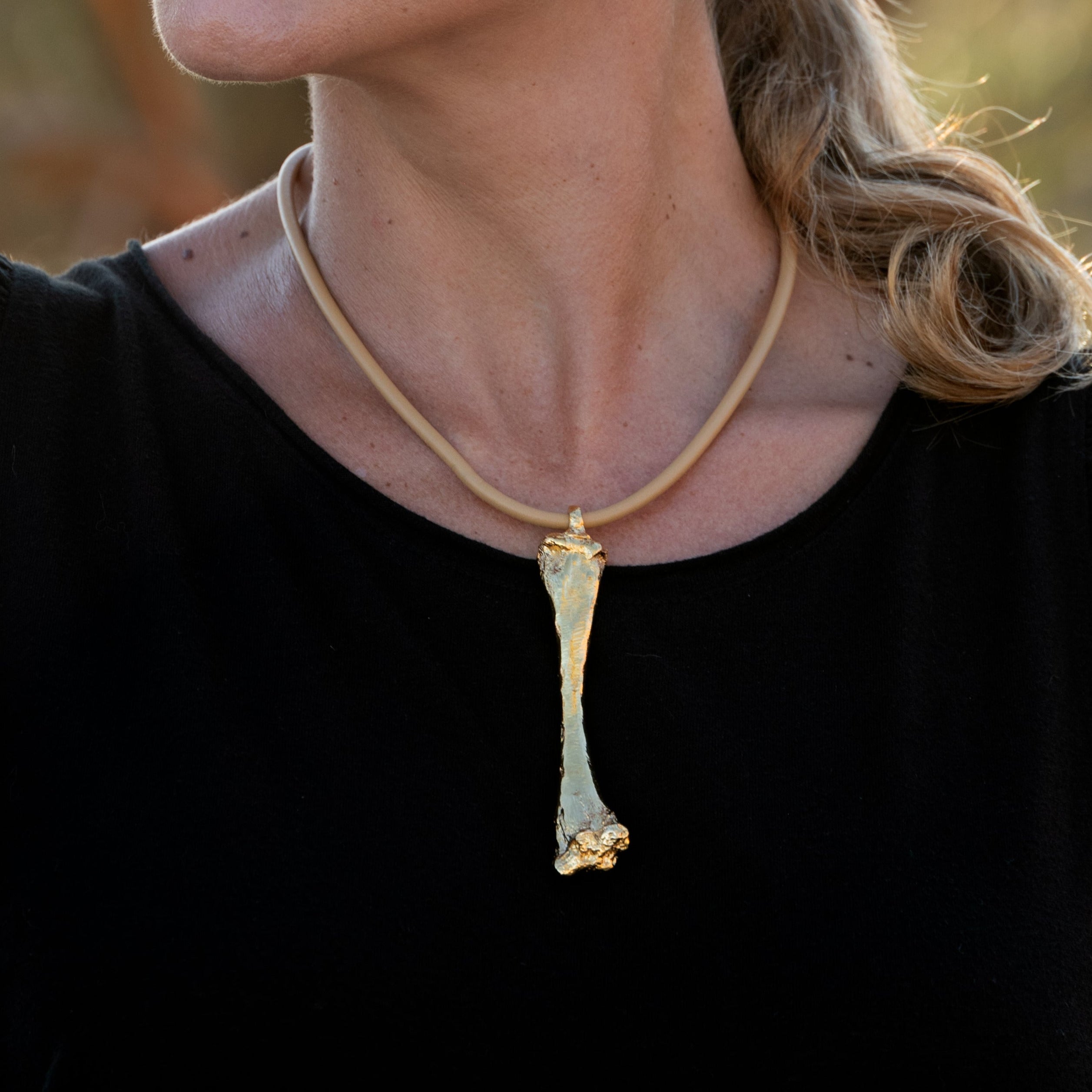 Collar cuero Been Luxe - Vista lateral - Shabama