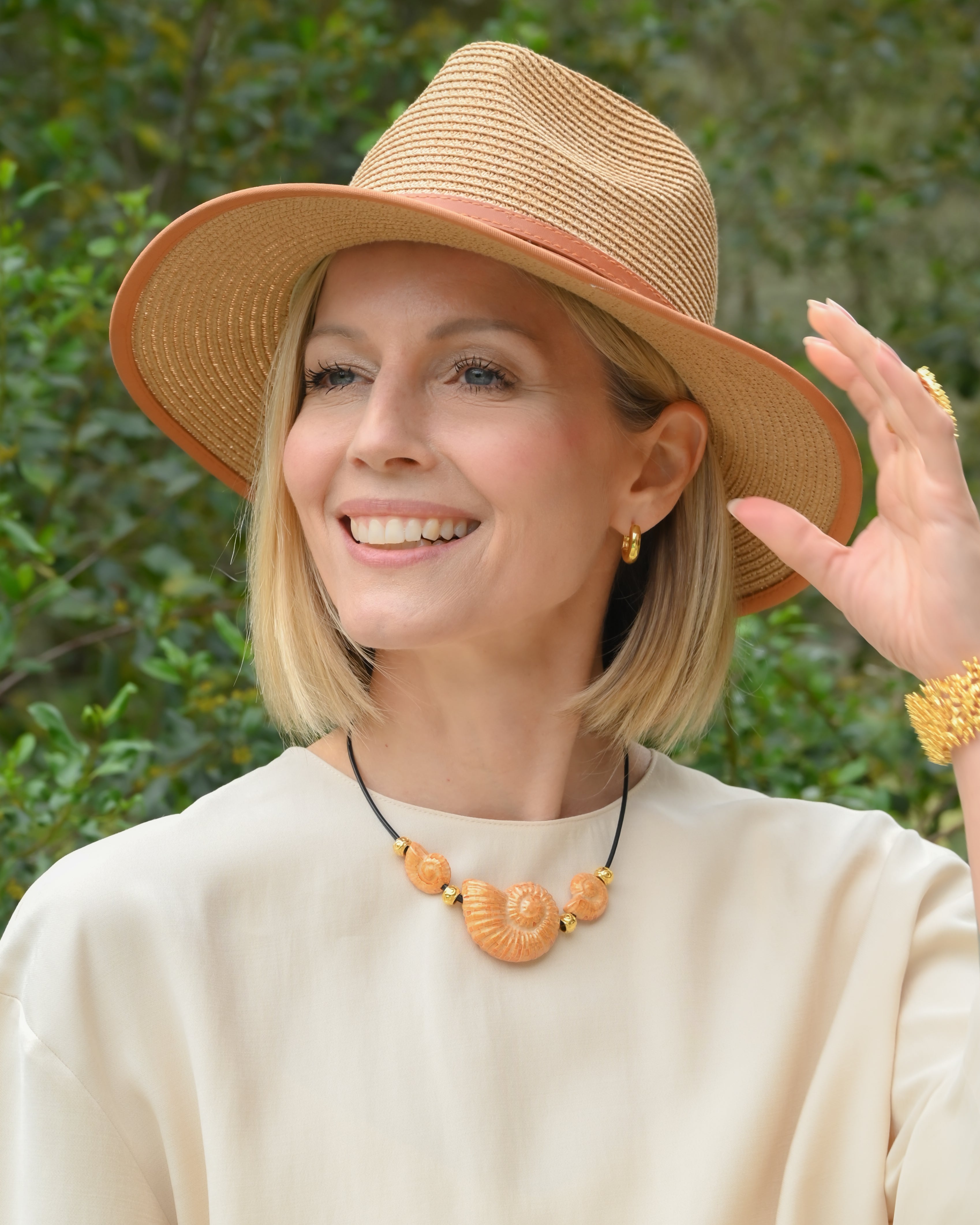 COLLAR CUERO CARACOLAS CERAMICA TRIPLE - Vista principal - Shabama joyeria artesanal Mallorca