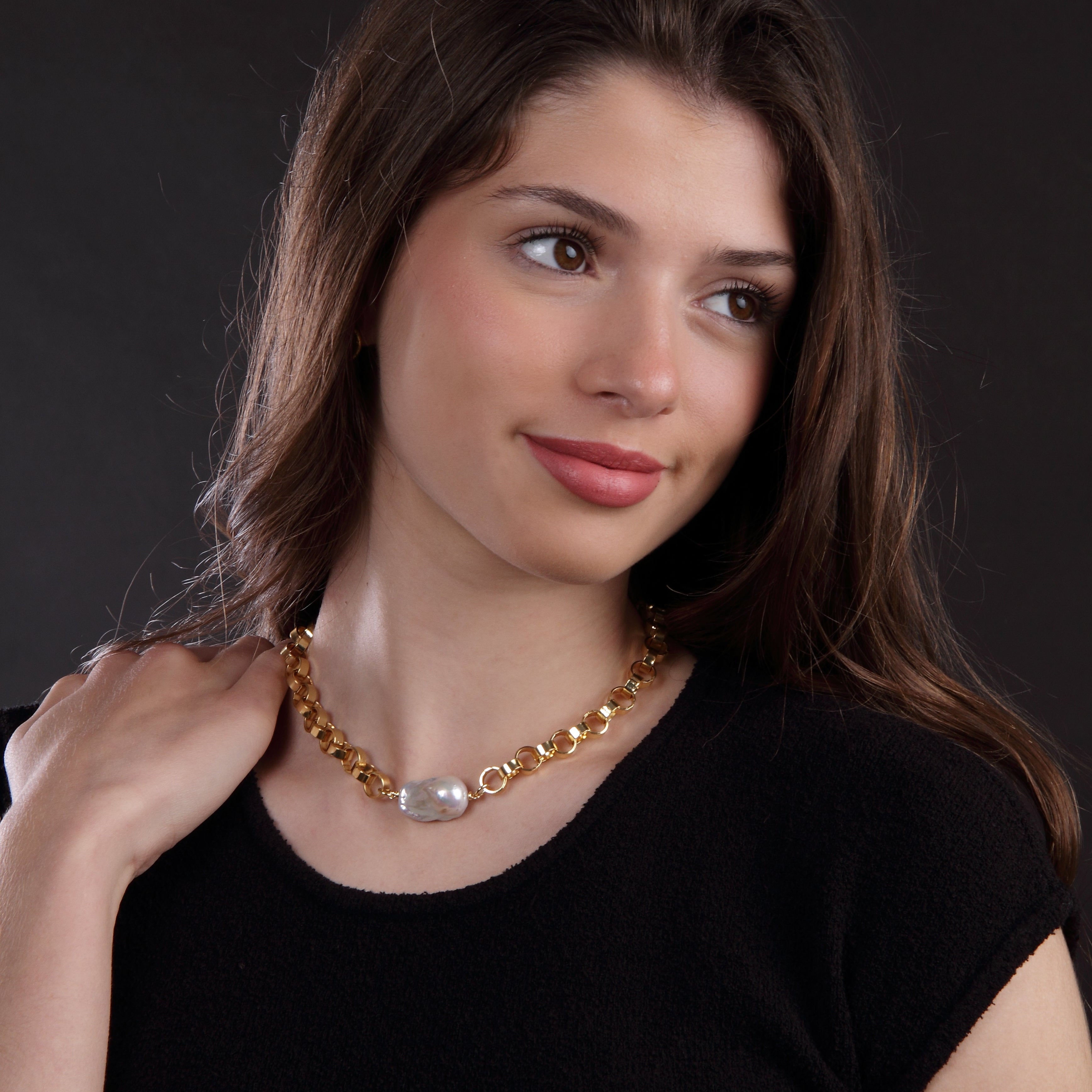 Collar Perth Top perla natural con cadena bañada en flash dorado