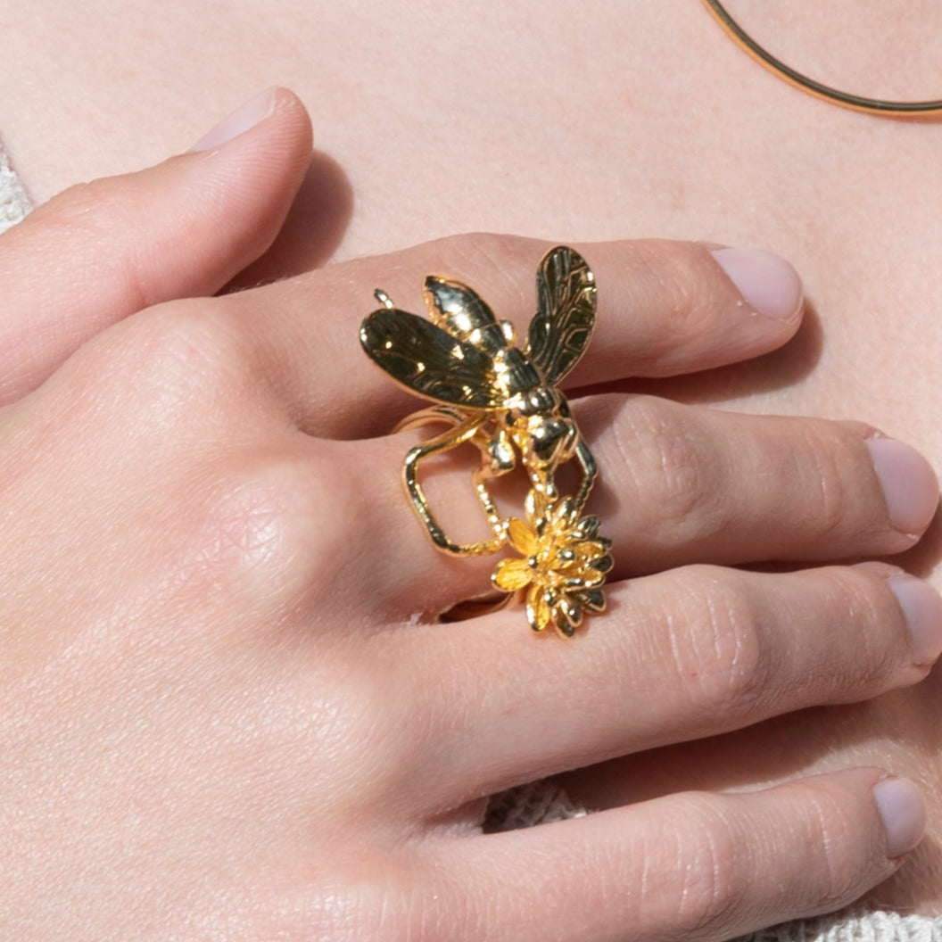Anillo Honey & Mini Flor de latón bañado en oro - Vista 4 - Shabama