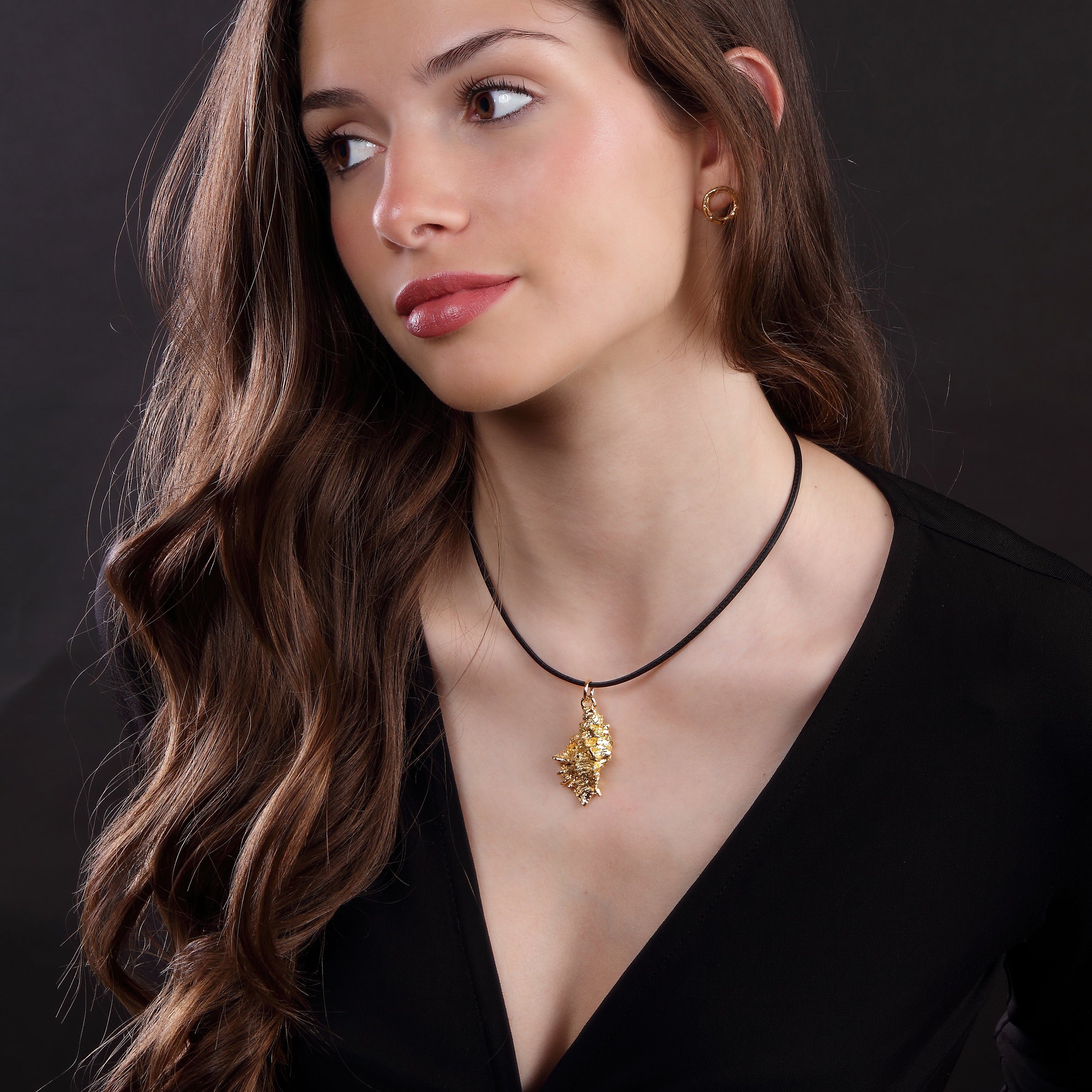 Modern Shell Luxe Collar