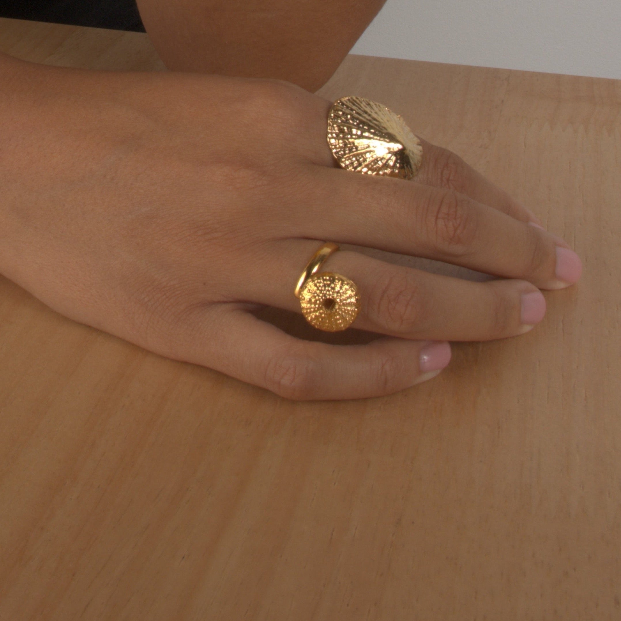 Anillo Mini Trenc erizo dorado (ajustable)