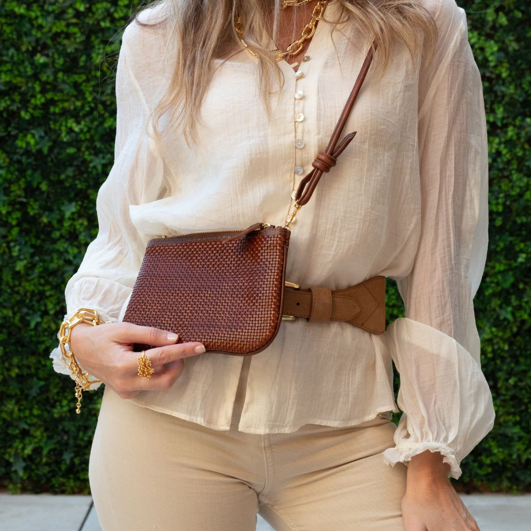 CARTERA DE MANO MEDIANA DE PIEL TRENZADA MINI