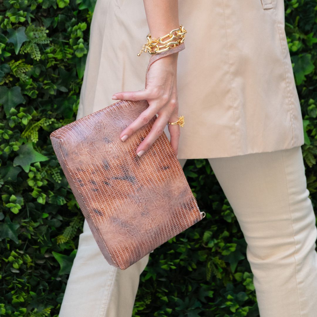 MEDIUM HANDBAG IN MOLDED LEATHER IN TEJUS