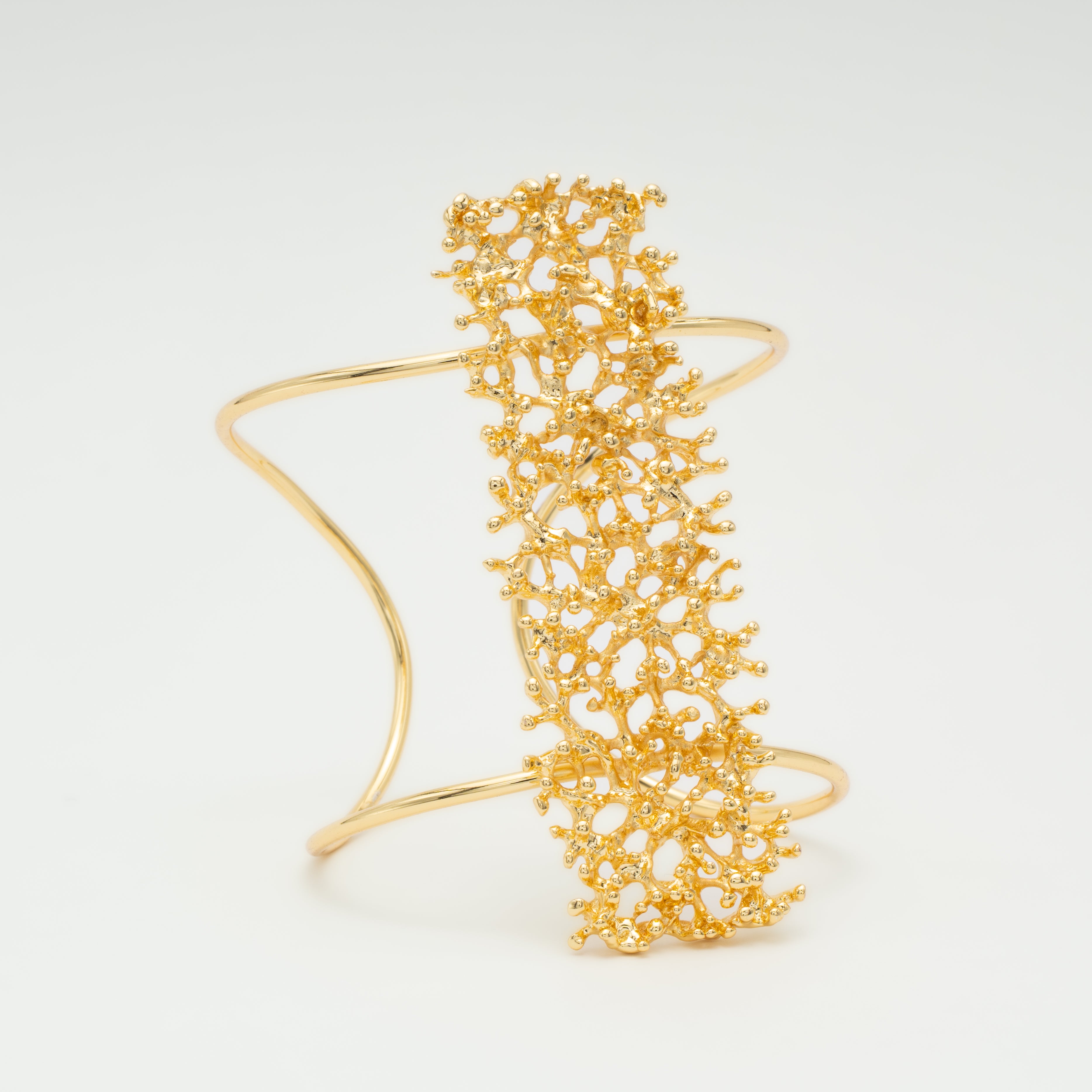 Brazalete Algar coral bañado en oro adaptable