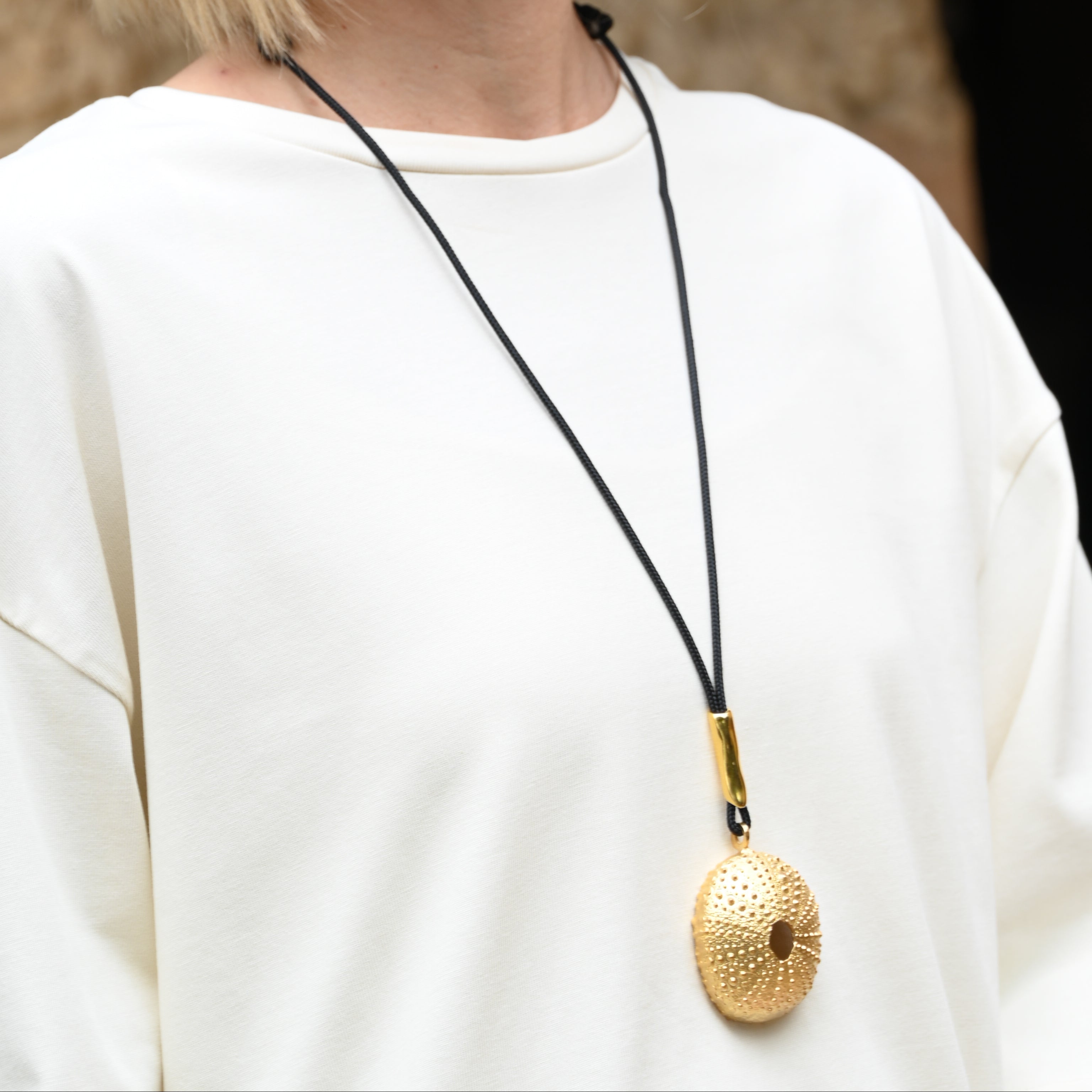COLLAR NYLON ERIZO LUXE GOLDY - Detalle - Joyeria banada en oro Shabama