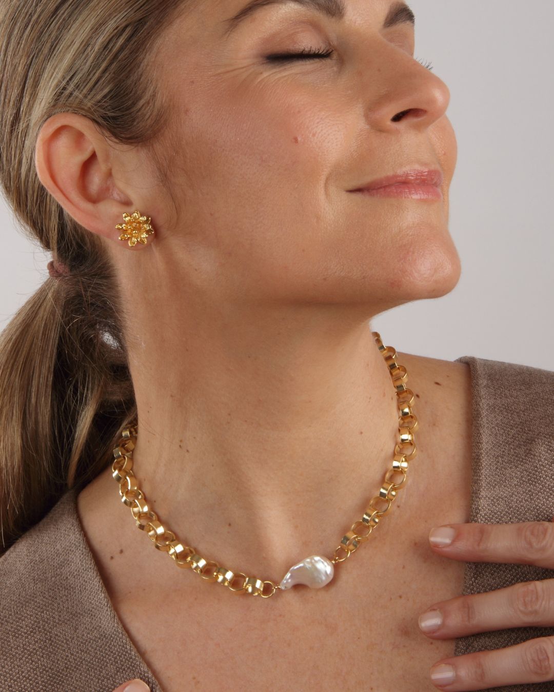 Perth Top natural pearl necklace with gold-plated chain
