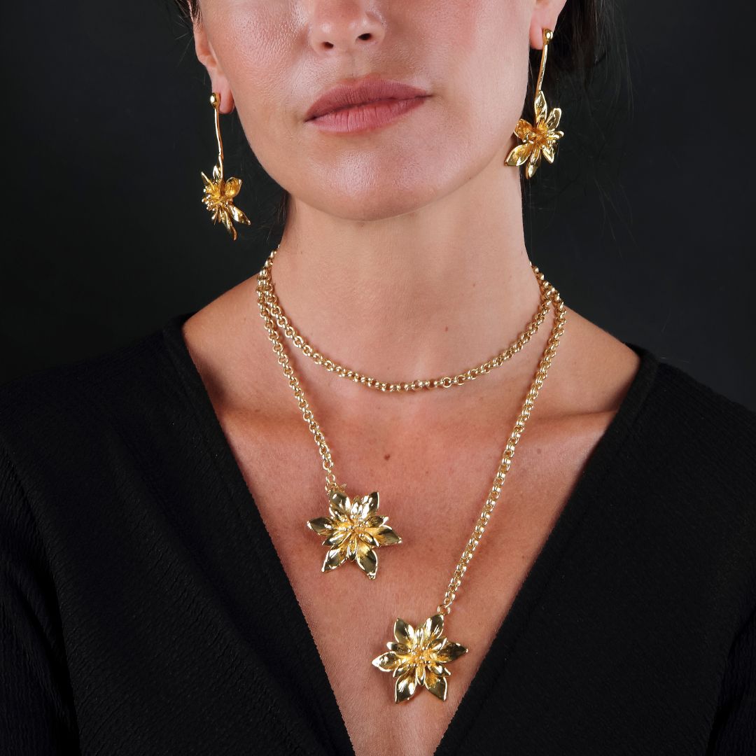 Multi-position necklace with exotic flowers