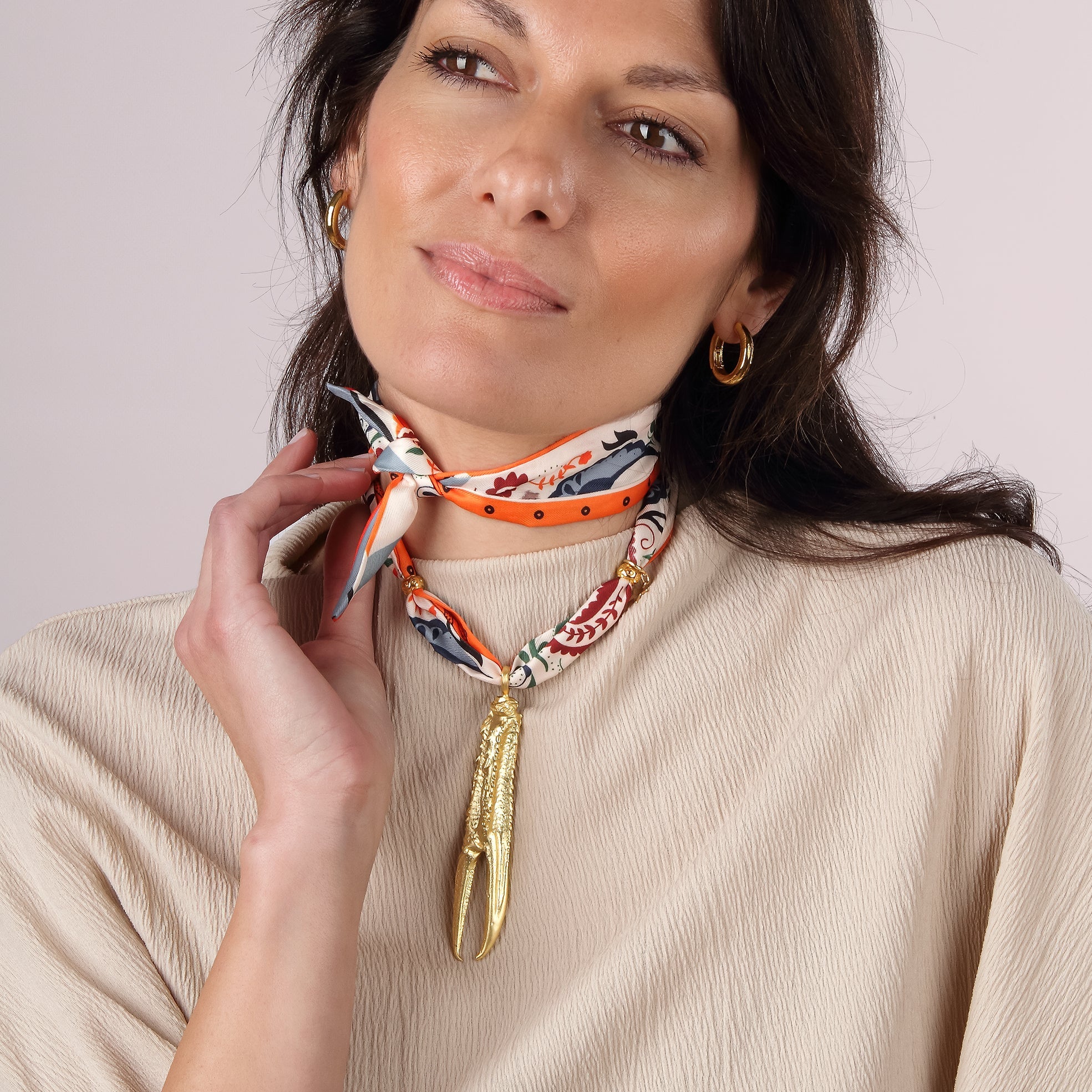 COLLAR PAÑUELO SEDA PATA CIGALA