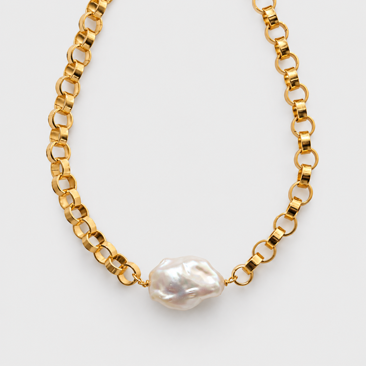 Collar Perth Top perla natural con cadena bañada en flash dorado