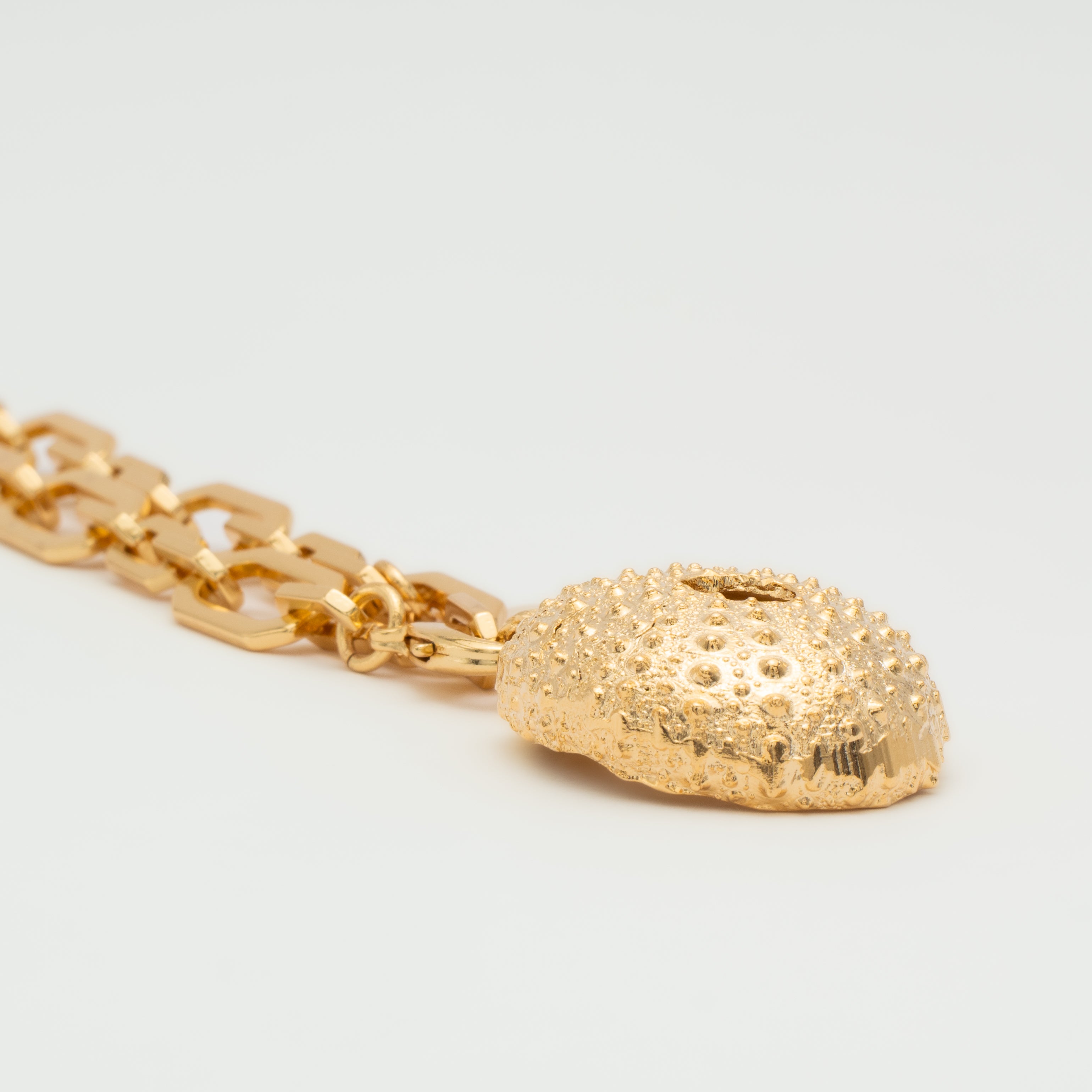 Short gold-plated medium hedgehog chain necklace