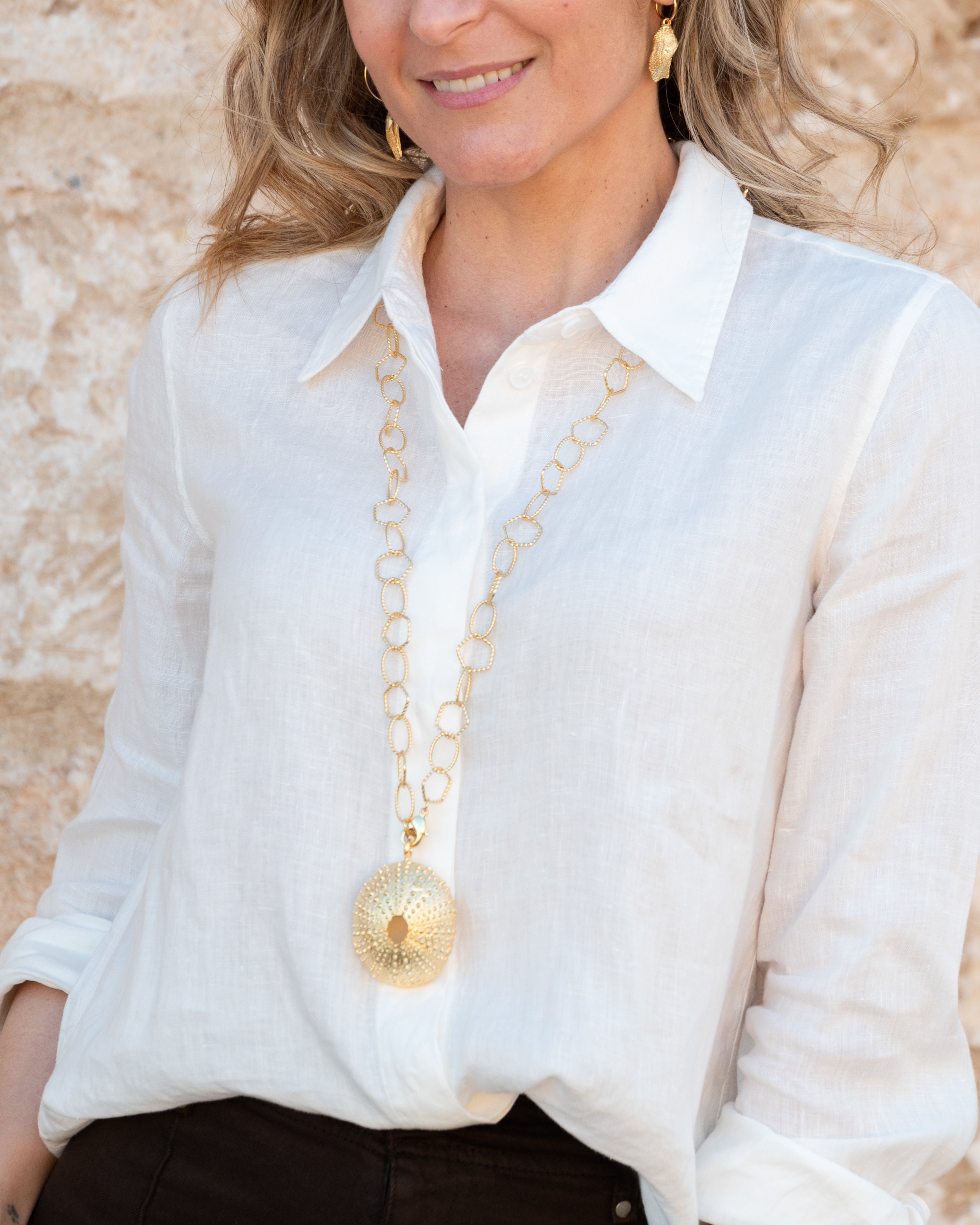 Collar cadena dancing con erizo dorado - Vista 4 - Shabama