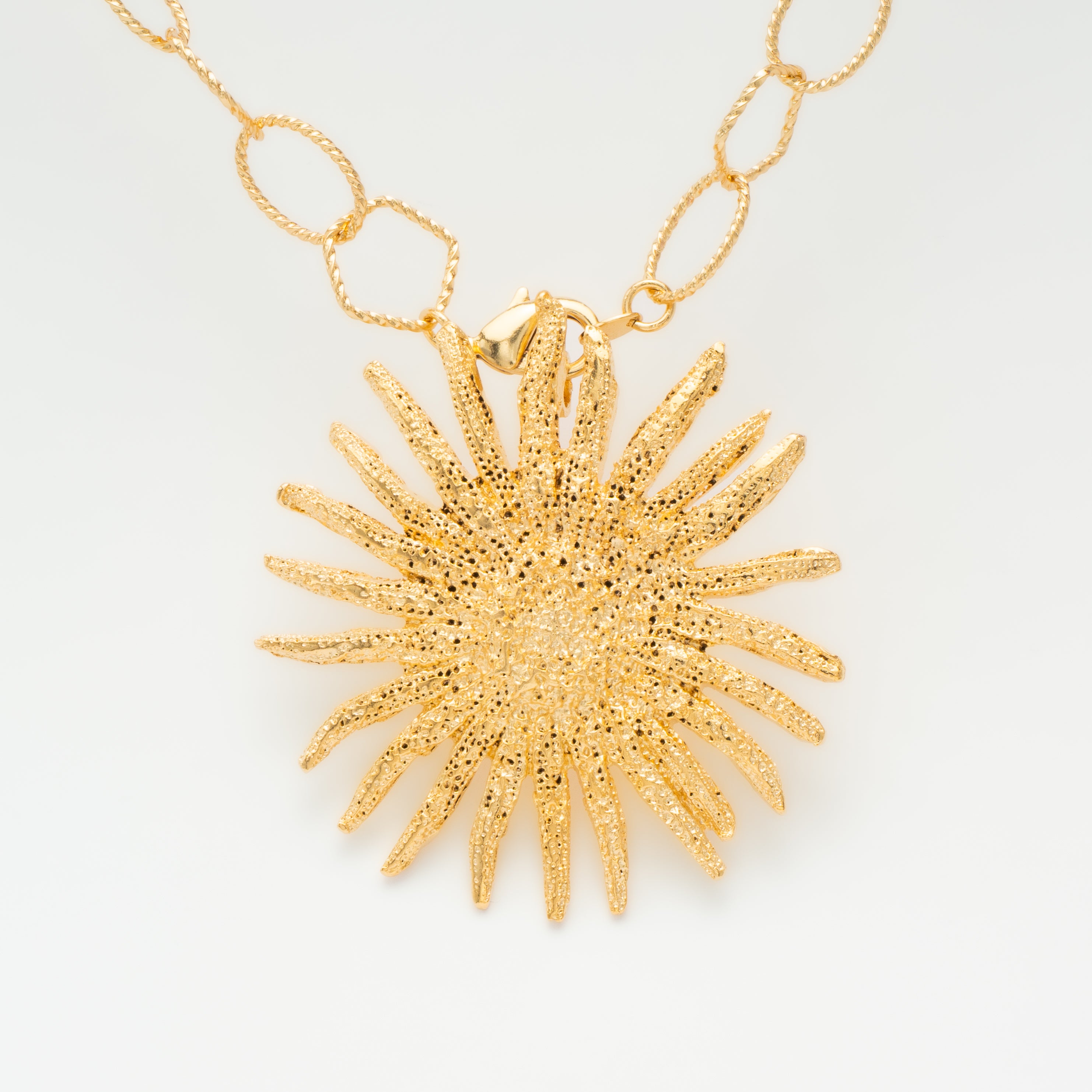 Collar cadena dancing con girasol grande dorado