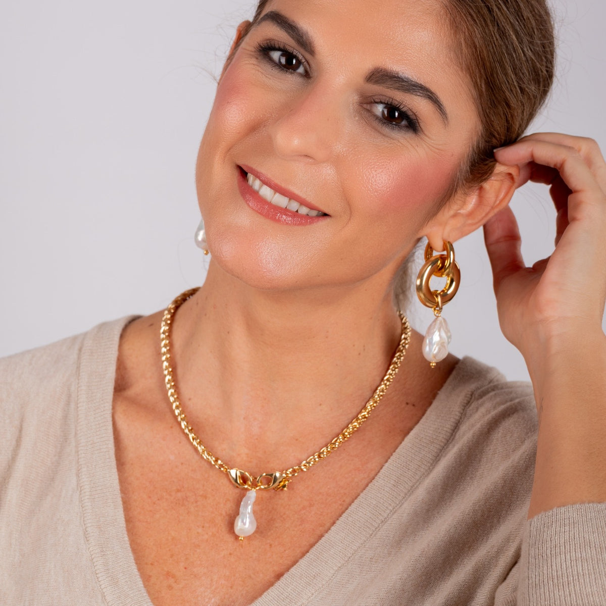 Collar cadena enredada con Perla Natural Barroca