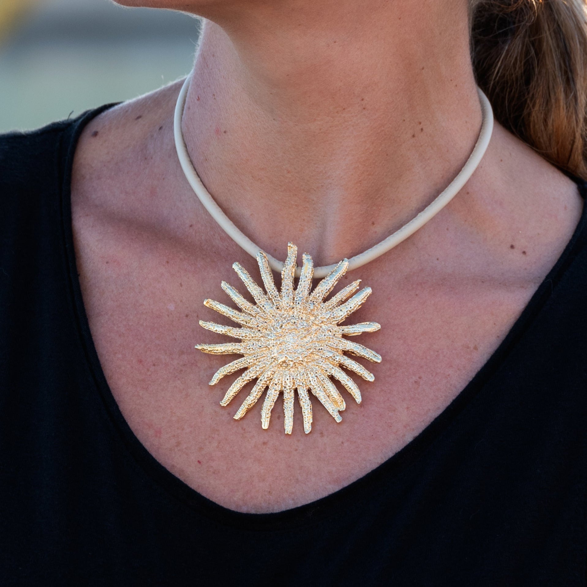 Collar O Sole Mio Luxe - Vista lateral - Shabama