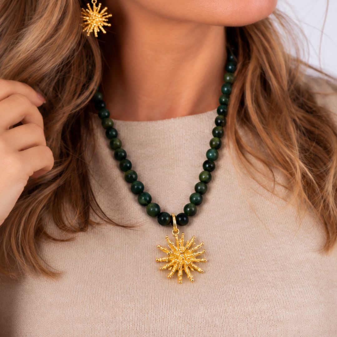 Collar piedras naturales coral Deyá Verde Oscuro