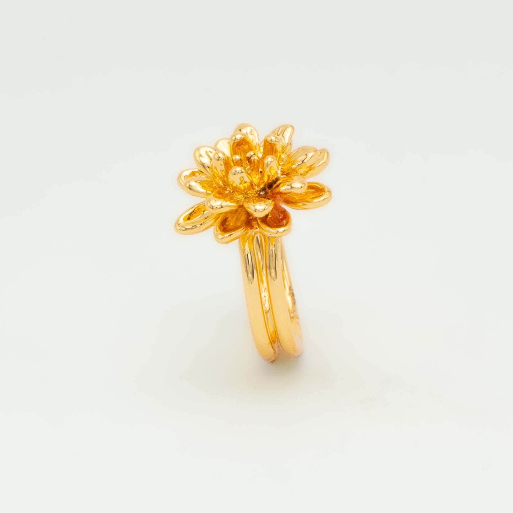 Anillo Mini Flor en latón bañado en oro (ajustable)