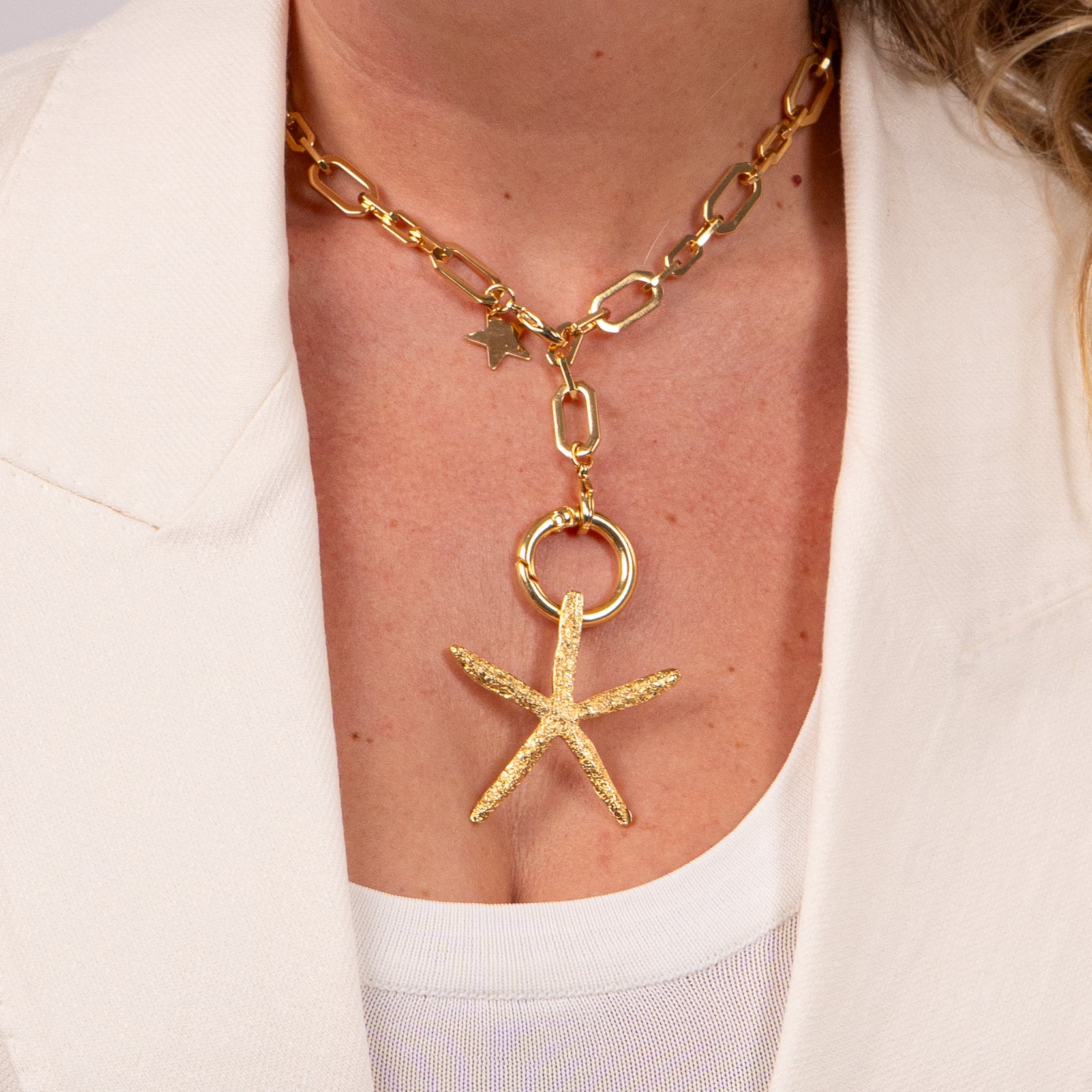 Chain necklace with medium star