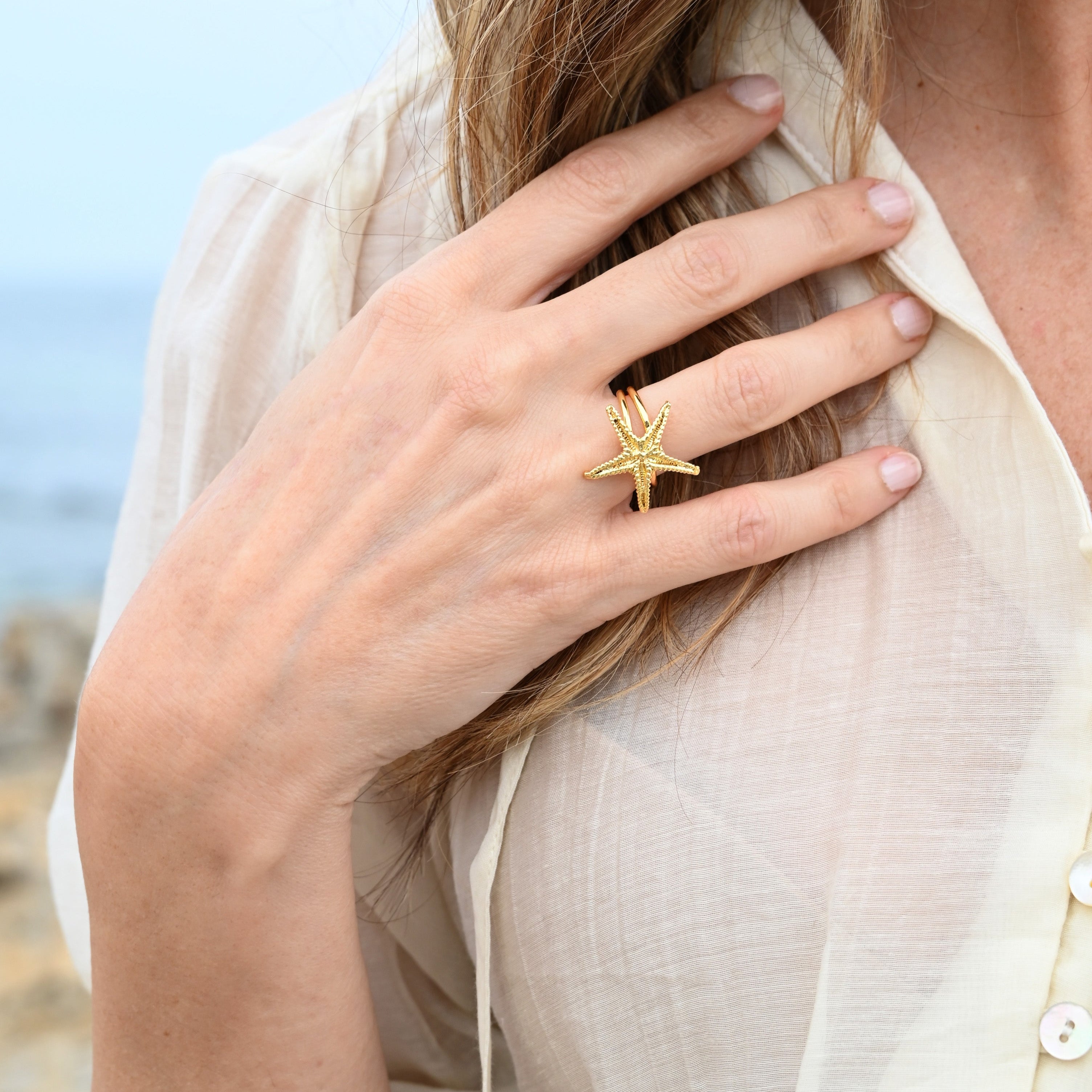 Anillo Estrella Blanca de estrella de latón bañado en oro (ajustable)