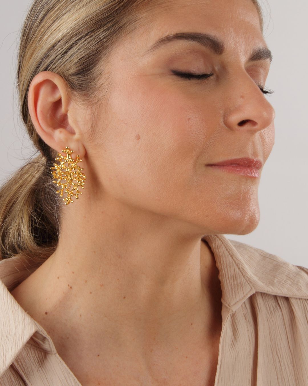 Deyá Maxi coral earrings in gold-plated brass