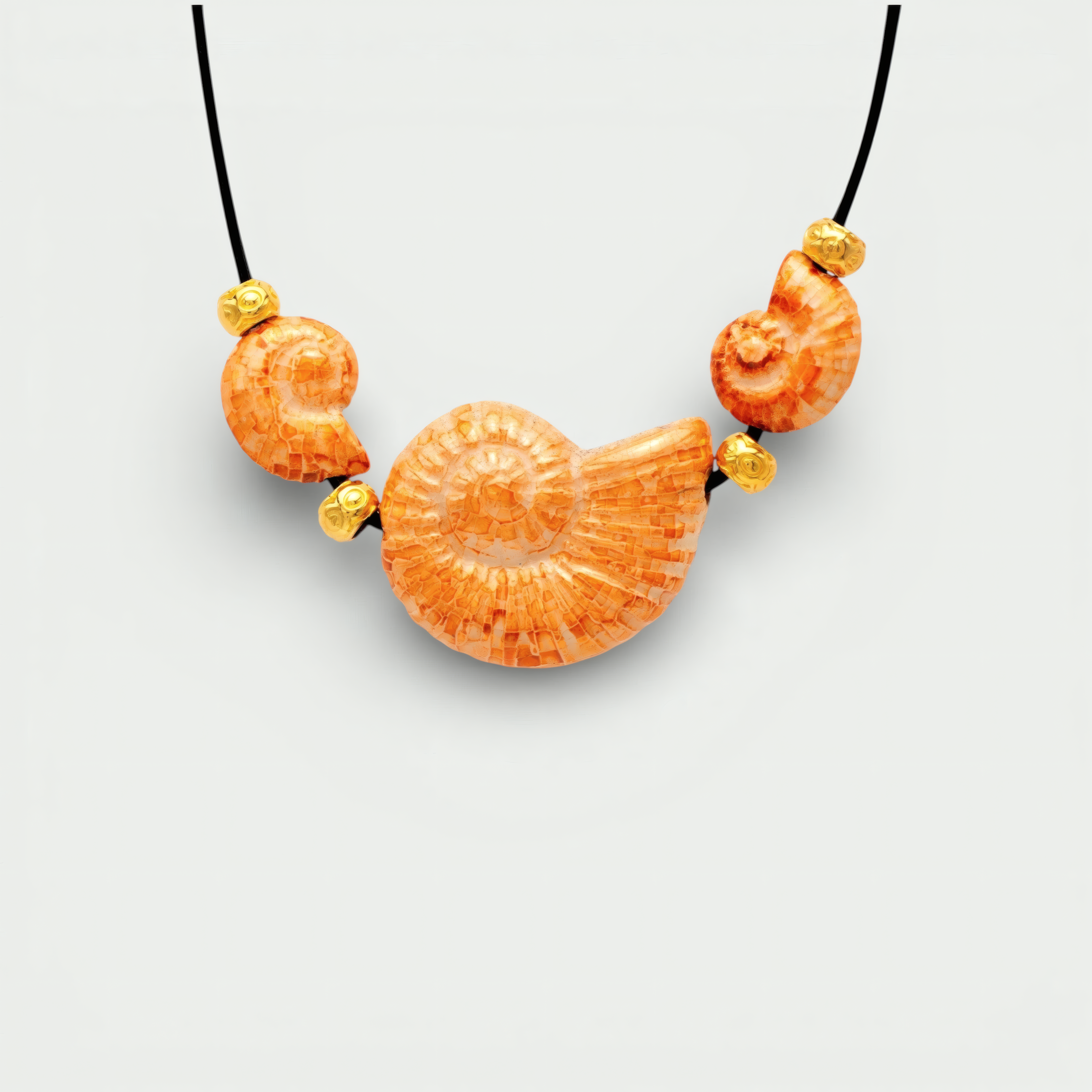 COLLAR CUERO CARACOLAS CERAMICA TRIPLE - Shabama Palma joyeria banada en oro Mallorca
