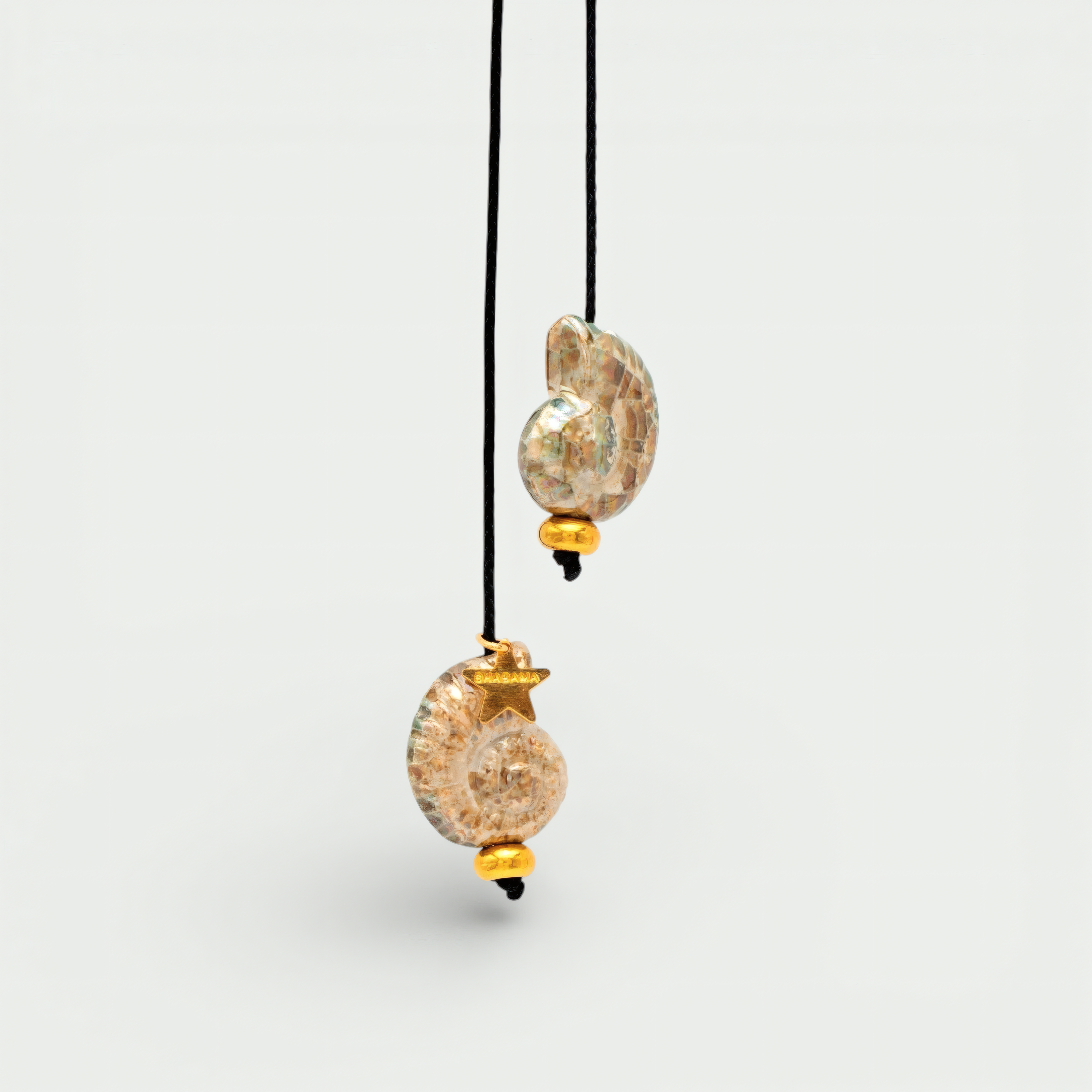 COLLAR MULTIPOSICION NYLON CARACOLAS CERAMICA banado en oro - Shabama Palma joyeria Mallorca