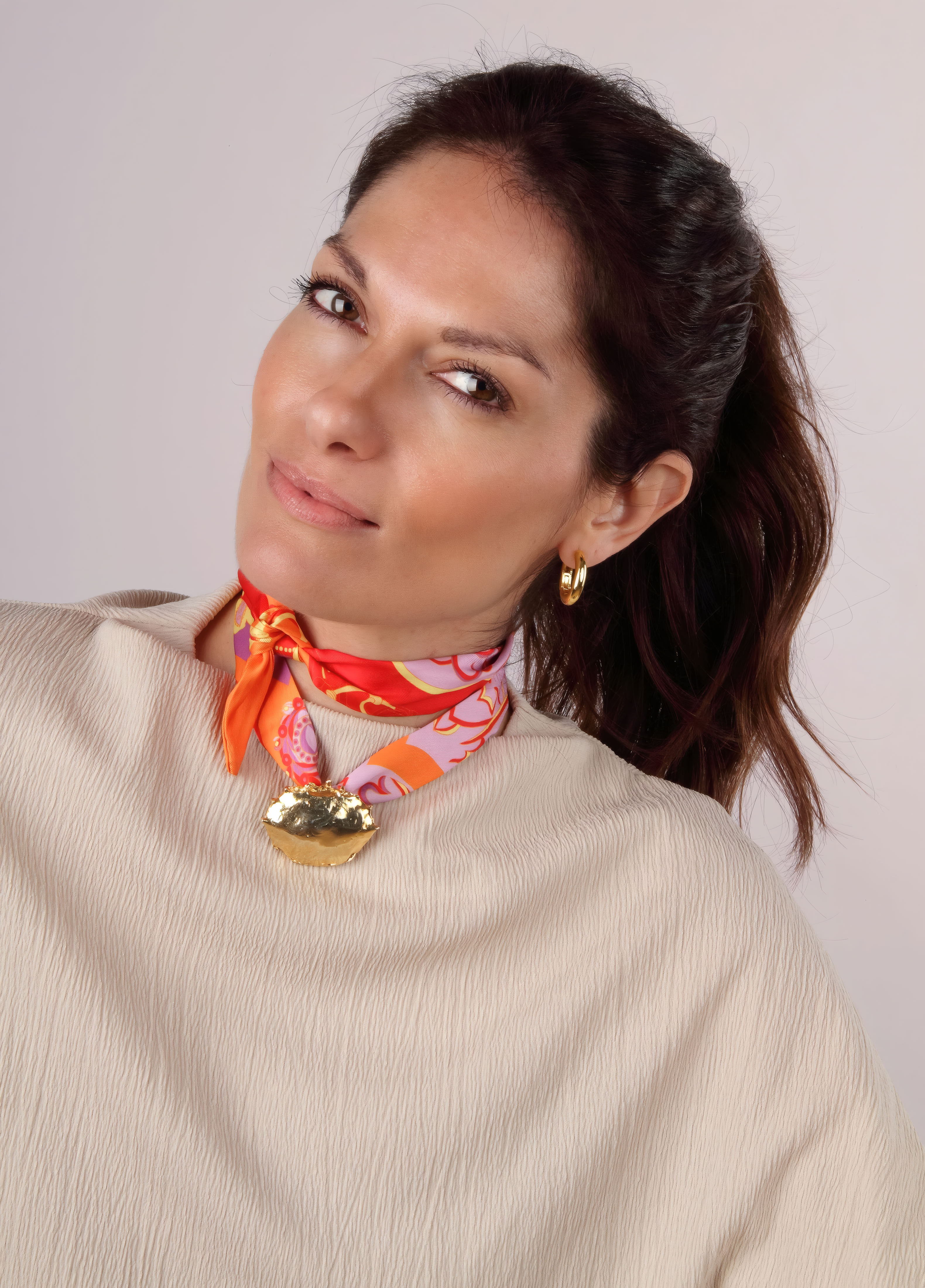 COLLAR PAÑUELO SEDA CANGREJO banado en oro - Shabama Palma joyeria Mallorca