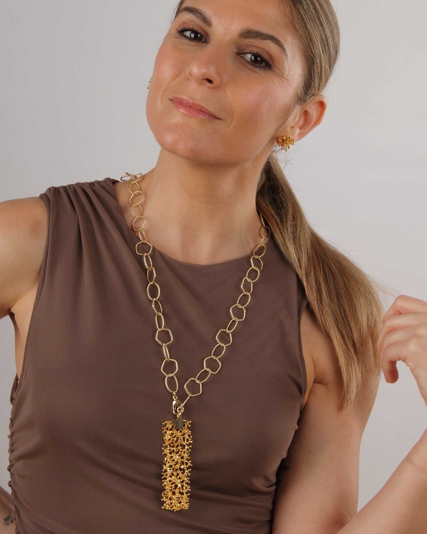Collar cadena dancing con coral Maxi Murada XL dorado