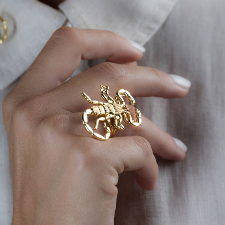 Sahara ring with scorpion motif in gold-plated brass (adjustable)