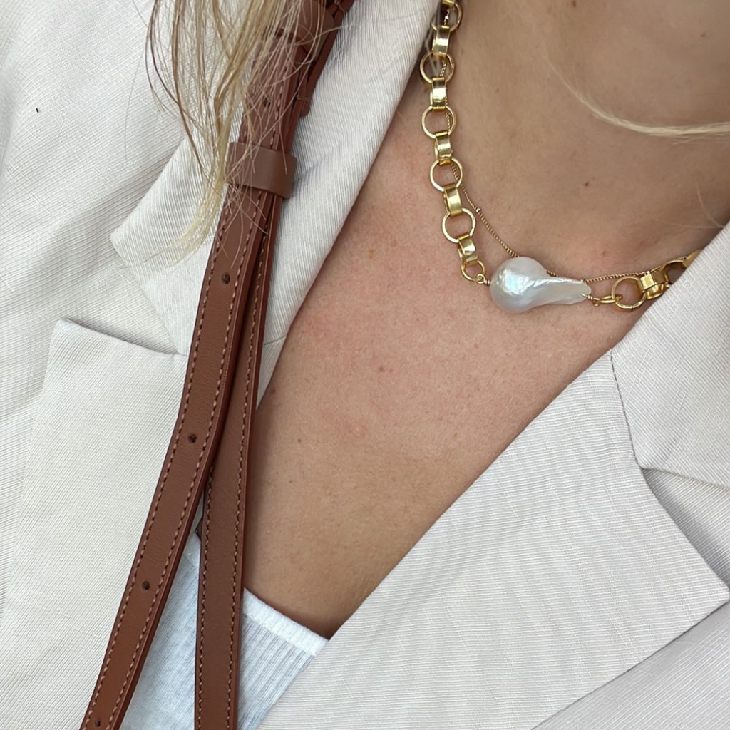 Love best sale pearl collar