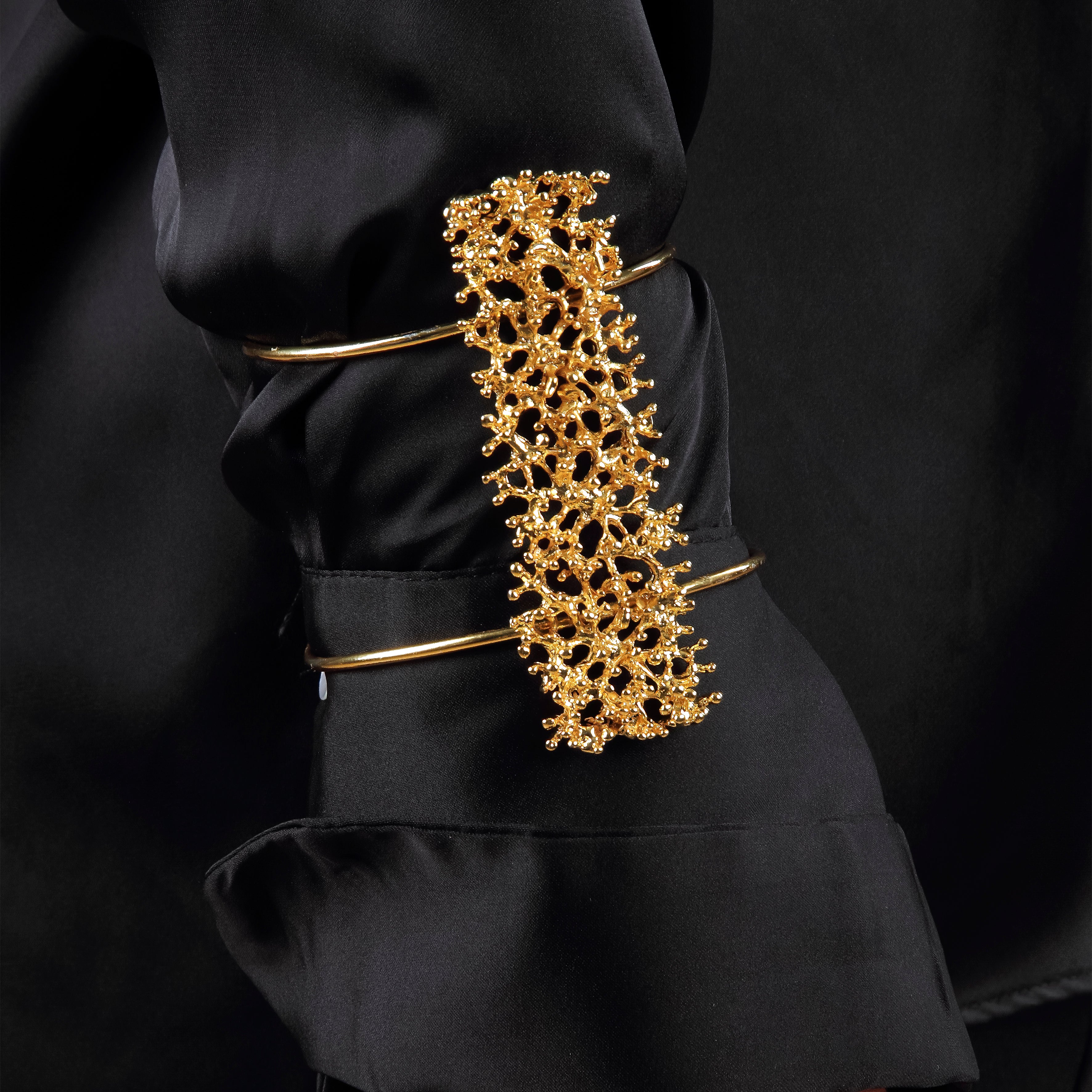 Brazalete Algar coral bañado en oro adaptable