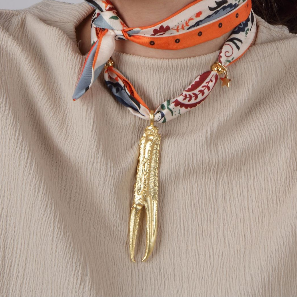 COLLAR PAÑUELO SEDA PATA CIGALA