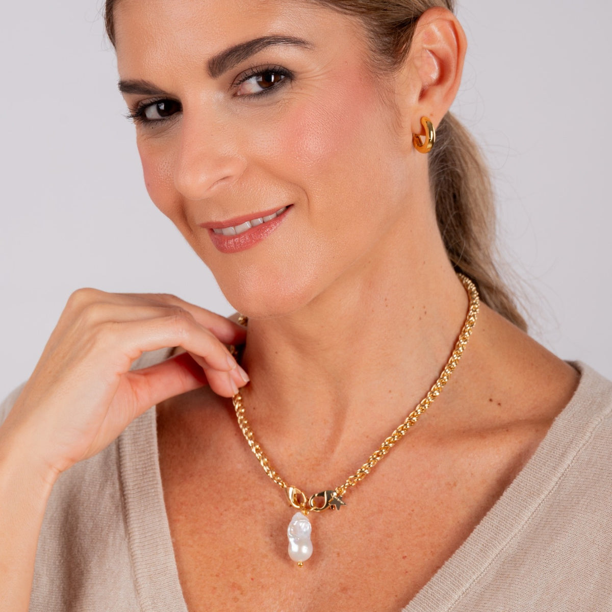 Collar cadena enredada con Perla Natural Barroca