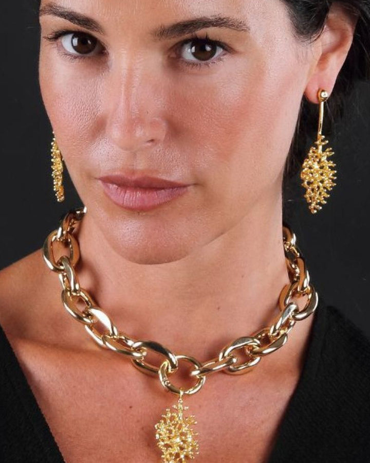 Pendientes Deyá Maxi Long - Detalle - Joyeria banada en oro Shabama