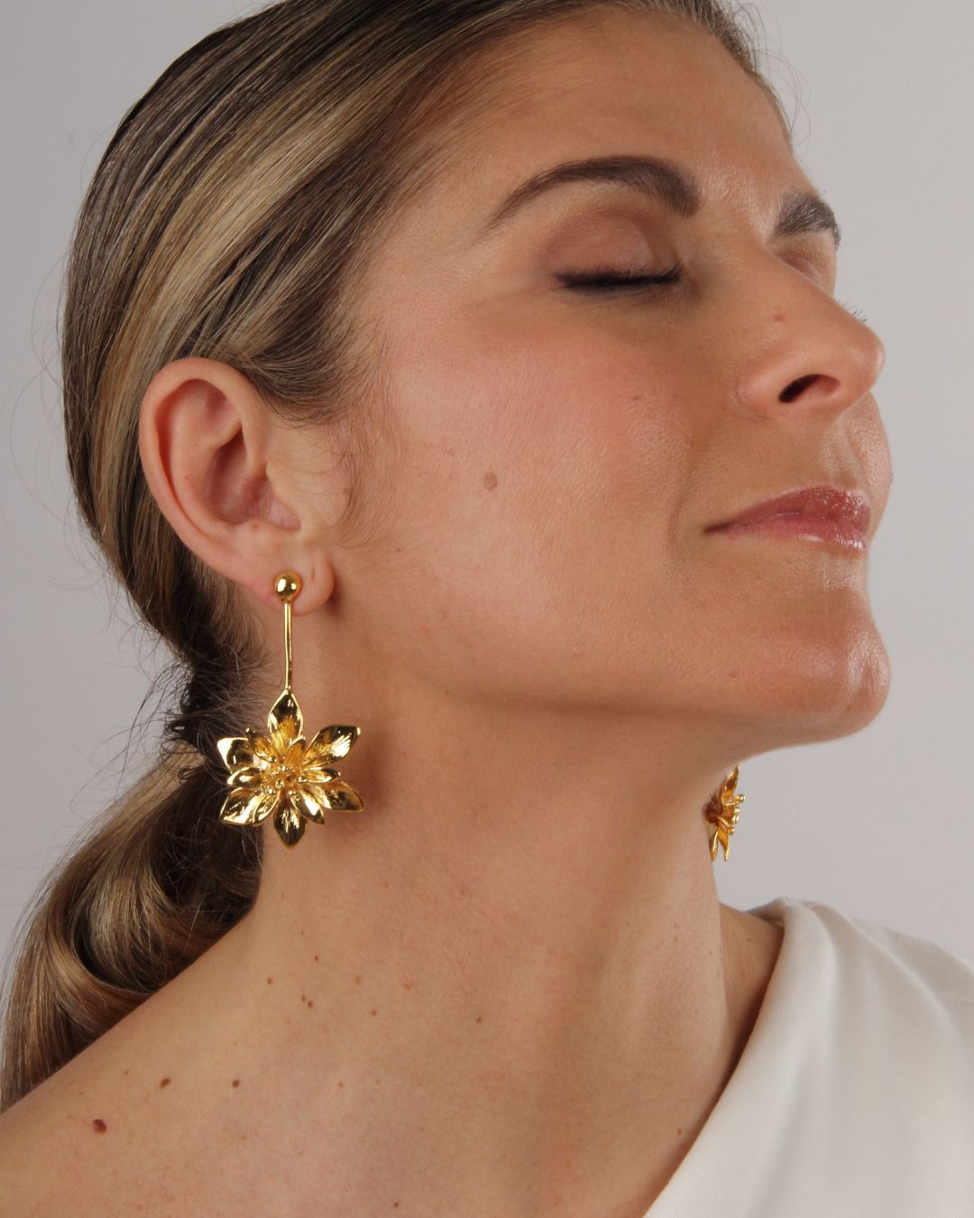 Exotische Blütenohrringe lang
