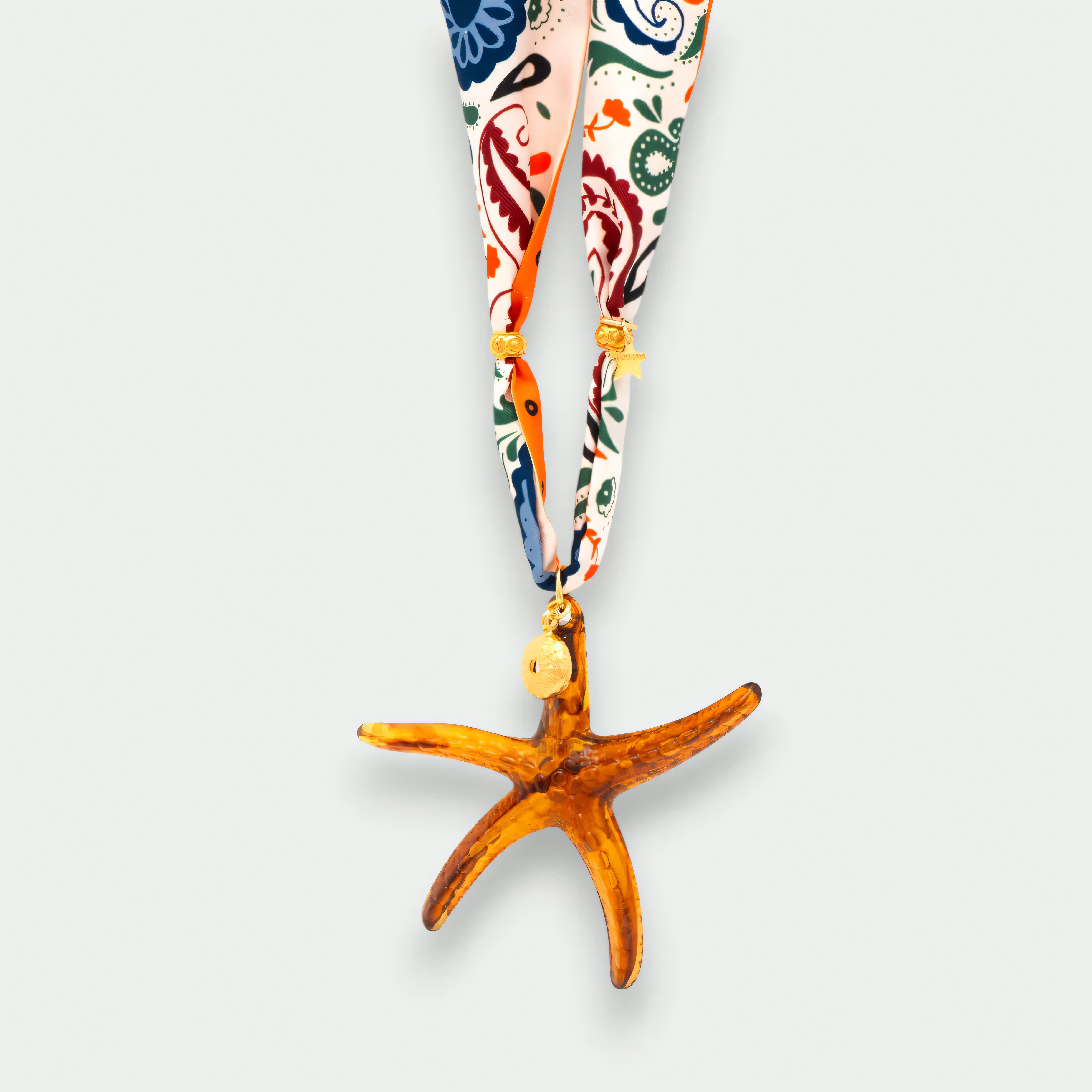 Collar pañuelo de seda con estrella de mar acrílica grande bañada en oro - Shabama Palma Mallorca