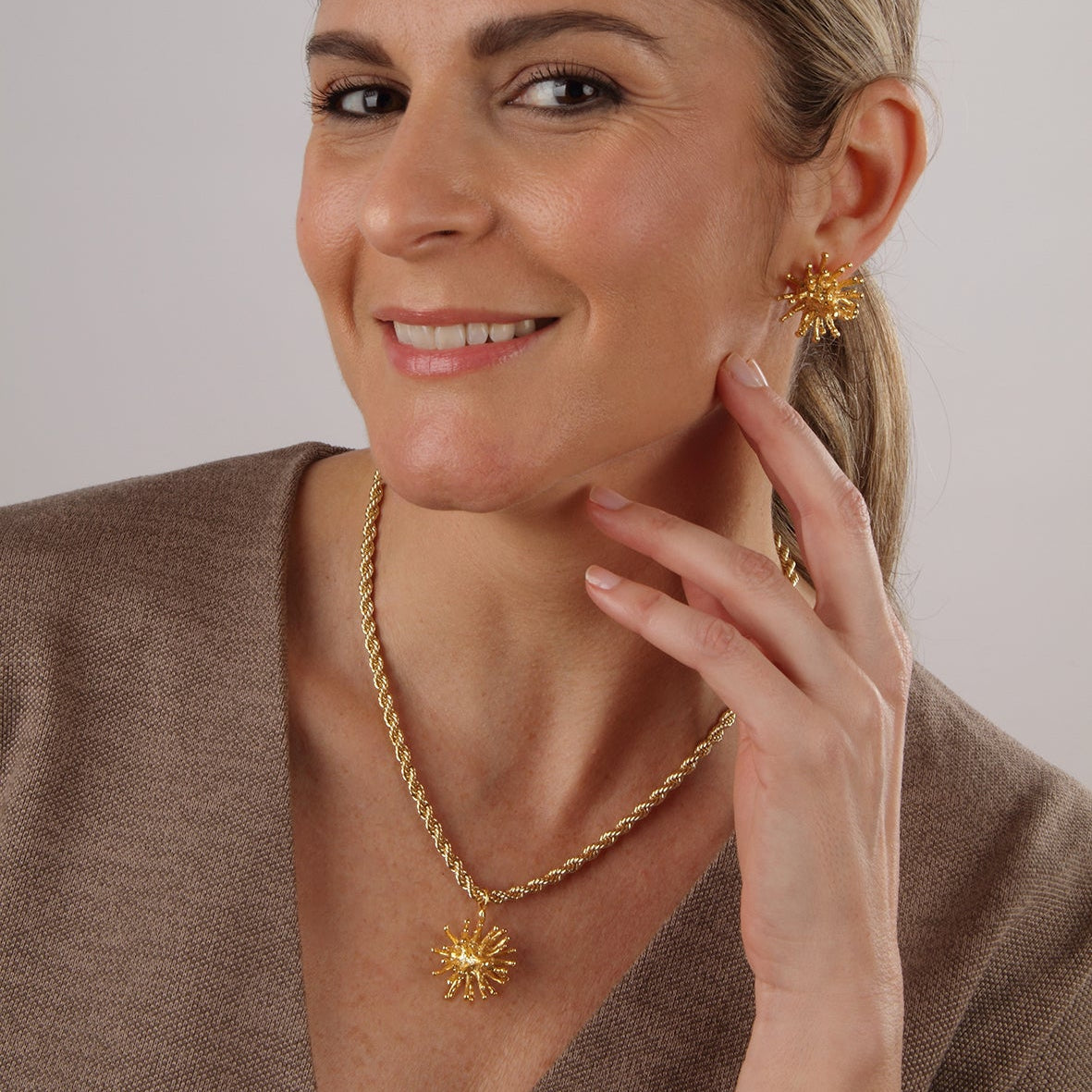 Mallorcan cord necklace with coral