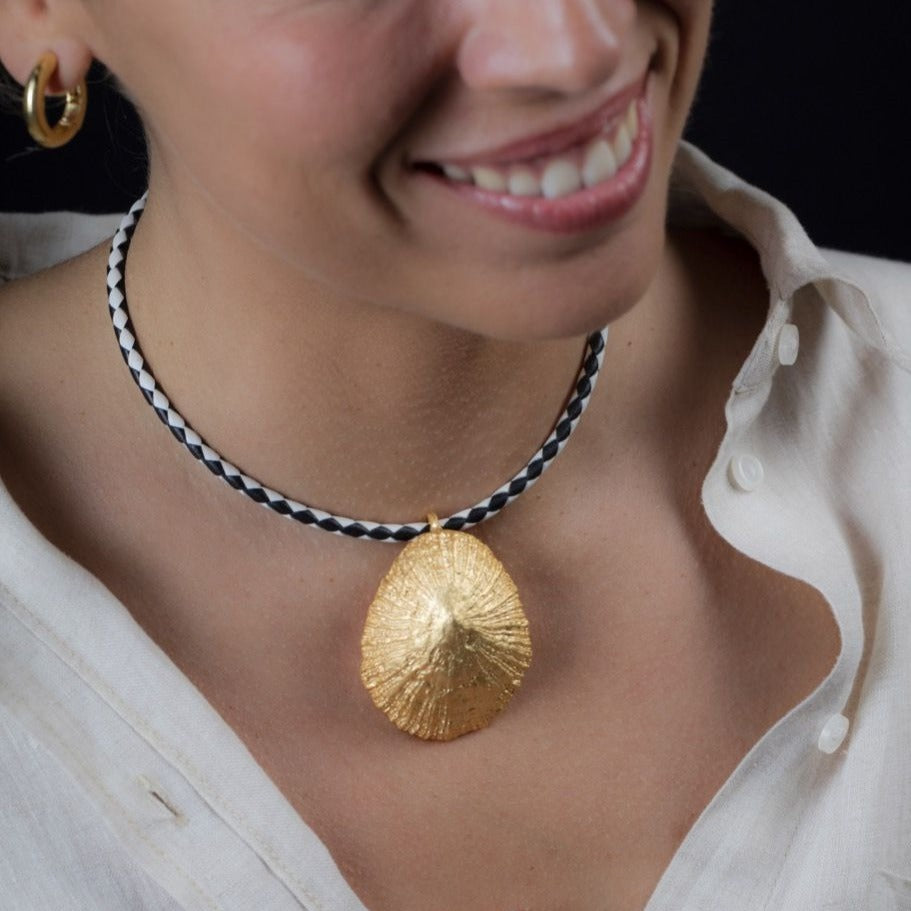 Collar cuero Calobra Luxe