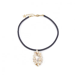 Mississippi Luxe, collar de cuero con perlas.