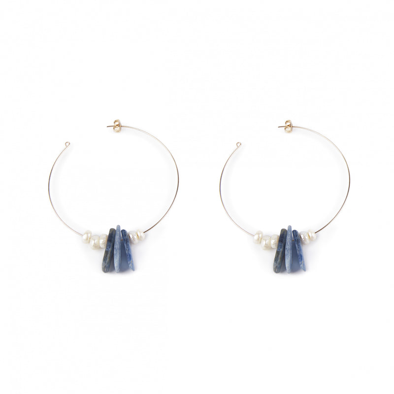Lao Blue, aros de 6 cm con perlas y piedras.