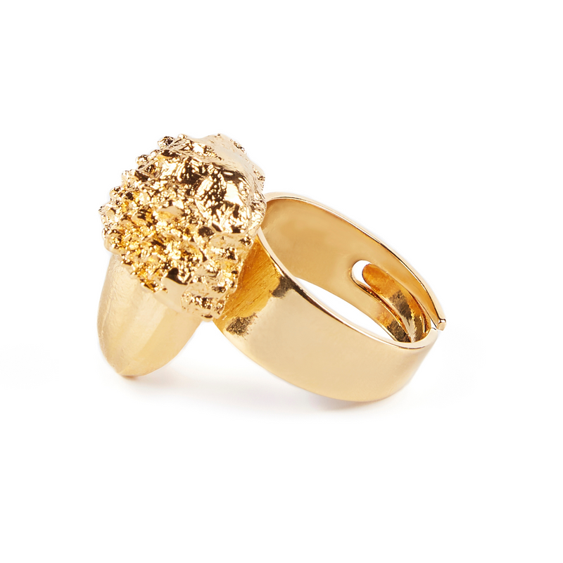 Acorn, anillo dorado con textura y relieve