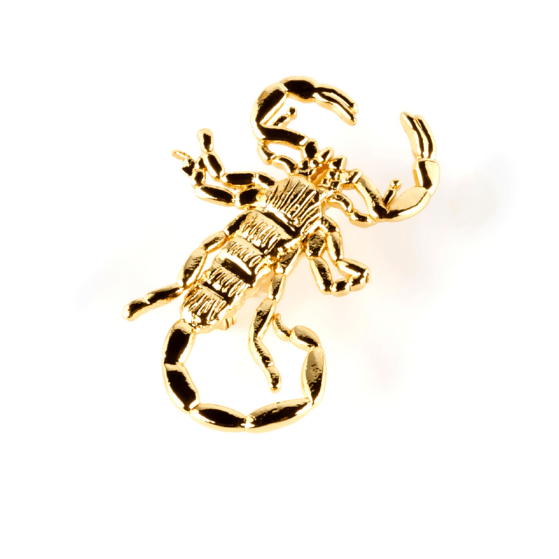 Sáhara, broche escorpión bañado en oro.